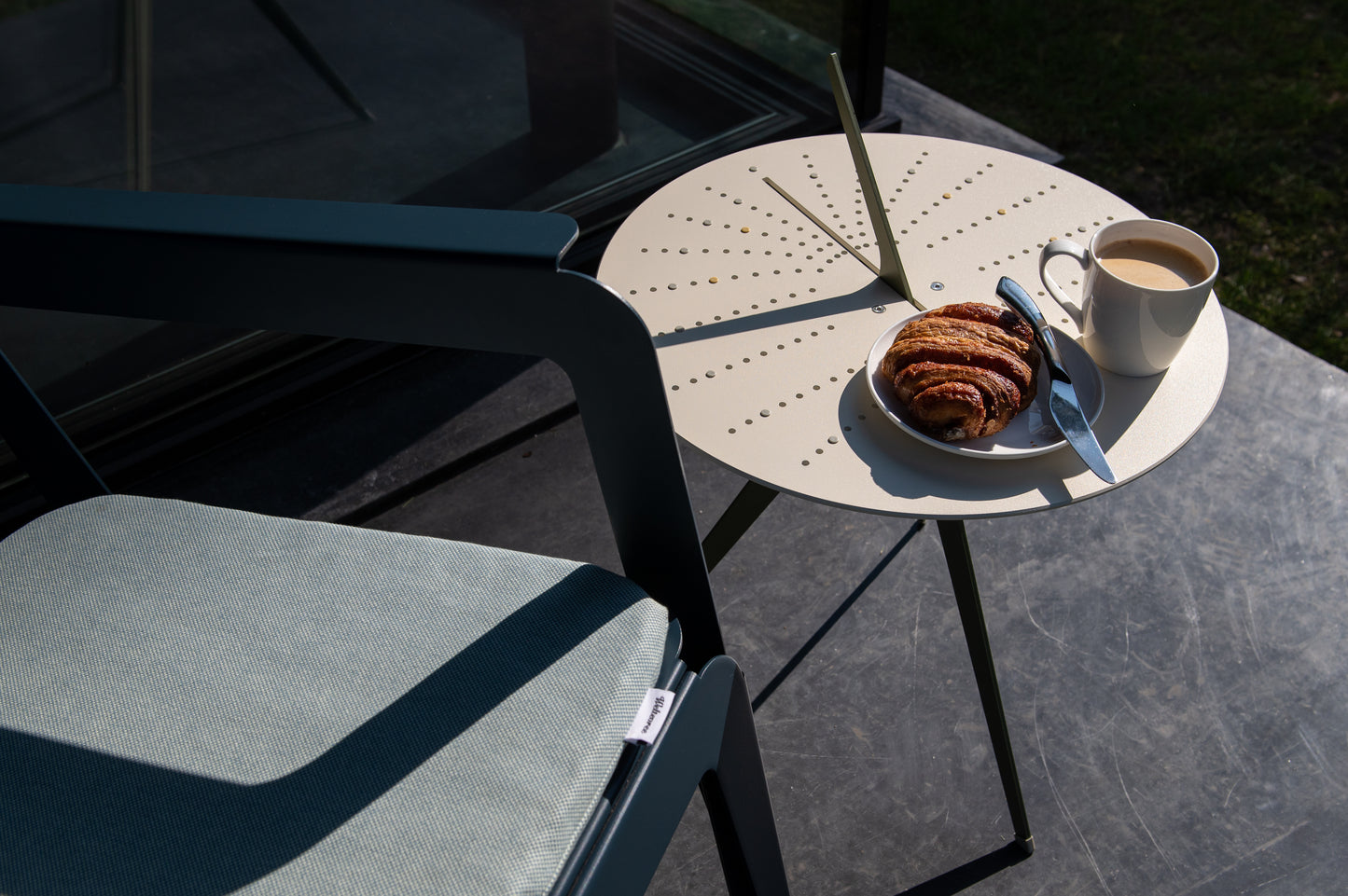 Sundial Table